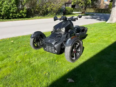 2021 Ryker 600 in beautiful condition. Original light green panels have been wrapped in black cardon...