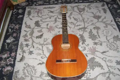 (IF STILL POSTED NOT SOLD YET PLEASE READ ENTIRE AD)1960s SIX STRING CLASSICAL GUITAR HAS NO NAME MA...