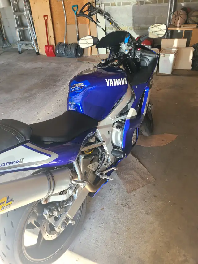1999 Yamaha R6 in Sport Bikes in Mississauga / Peel Region - Image 5