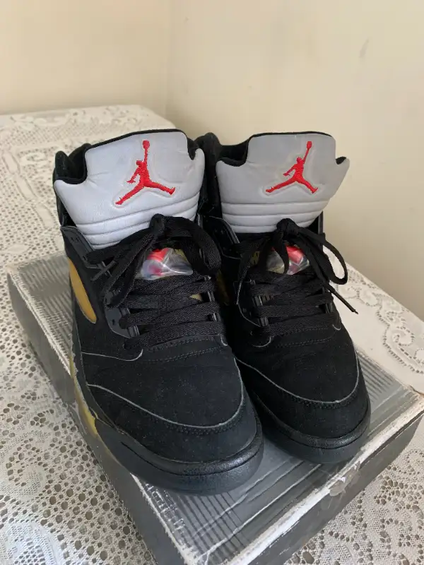 AIR JORDAN 5 RETRO 'METALLIC' 2000 in Men's Shoes in City of Montréal - Image 2