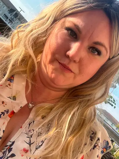 40 f looking for f roommate