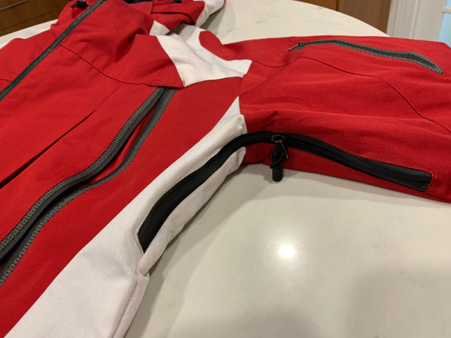 Unisex Winter Ski Jacket Detachable Fleece Liner SIZE LARGE dans Femmes - Hauts et vêtements d'extérieur  à Ville de Montréal - Image 2