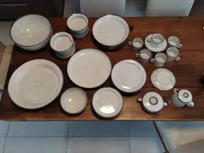 Assiettes, Tasses et Bols à vendre (42 pièces) 1000 Can $ Dansk Generation Mist | Grès moderne du mi...
