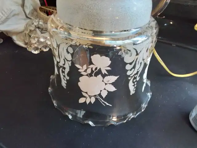 Vintage Glass Pendant Light Fixture with Floral Design in Indoor Lighting & Fans in City of Toronto - Image 7