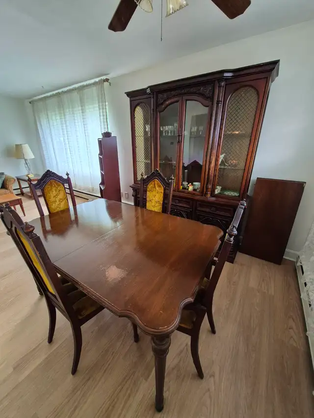 Dining Room Set - FREE in Dining Tables & Sets in Mississauga / Peel Region - Image 3