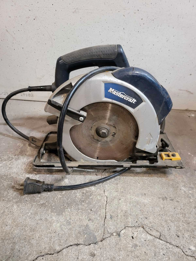 Mastercraft 7 1/4 circular saw in Power Tools in Moose Jaw