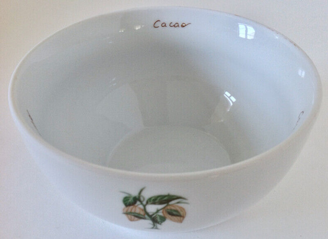 Vintage. Collection. Magnifique bol à cacao porcelaine Lubiana dans Art et objets de collection  à Lévis - Image 4