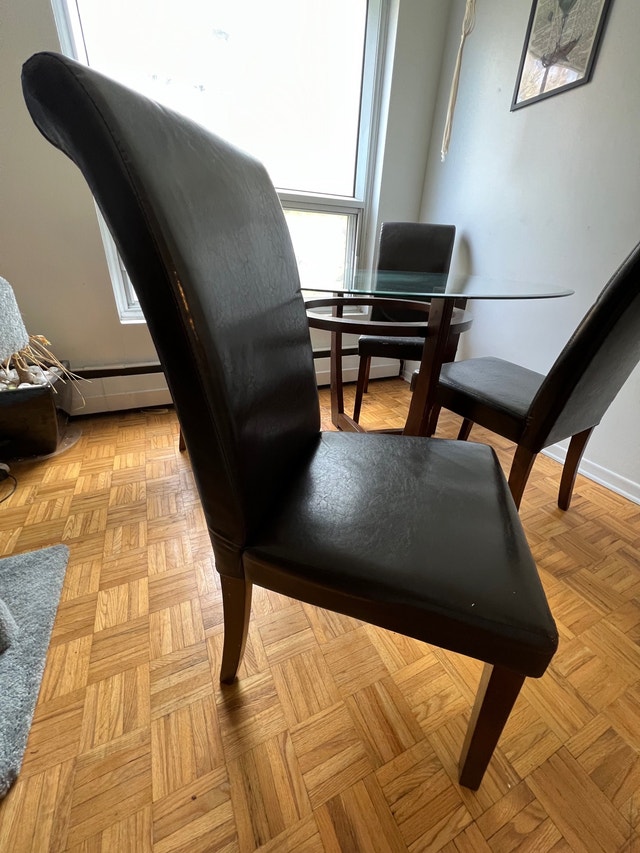 Kitchen Table and Chairs (4) Dining Tables & Sets Ottawa Kijiji