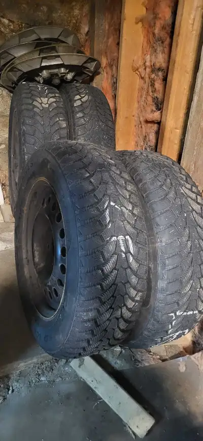 4 winter tires on rim plus hubcaps used one winter only from a Grand caravan dodge low kilometers si...
