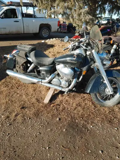 This is my 2006 Honda Shadow VT750. It's got 8400 km on it, so it's barely broken in. It's a pretty...