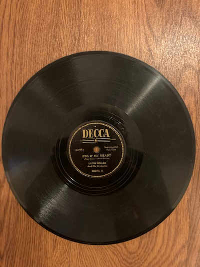 I am selling a Glenn Miller and his Orchestra's Peg O My Heart /Moonlight Bay 78 RPM Decca vinyl rec...