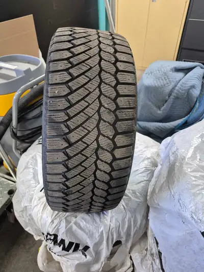 4 pneus gislaved nord frost 200 235/45r18 tres bon etat