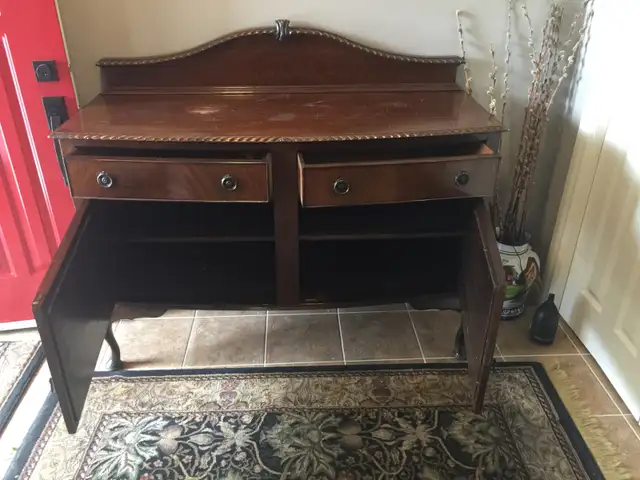 Antique Mahogany Sideboard in Hutches & Display Cabinets in Edmonton - Image 4