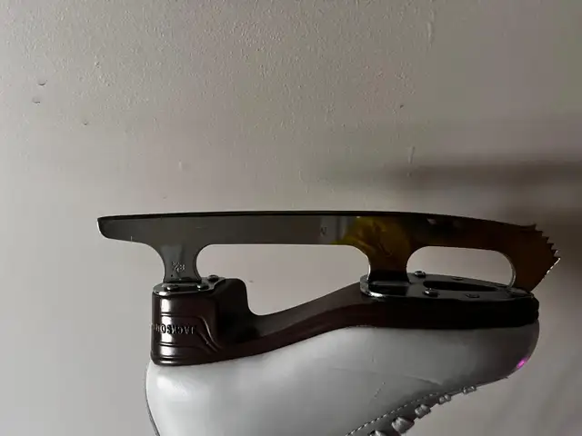 Jackson Mystiques Figure Skates- Size 2.5 in Skates & Blades in Ottawa - Image 6