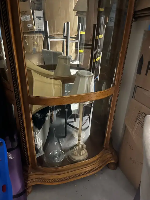Display cabinets in Dressers & Wardrobes in Markham / York Region - Image 6