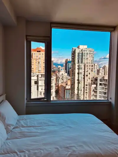 High level 2 bed 1 bath furnished apartment in downtown Vancouver, 620 sqft. Walking distanc to both...