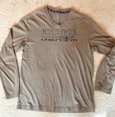 Mens long sleeved Tommy Hilfiger T-shirt Soft cotton Great condition Pick up from Bedford or fall ri...