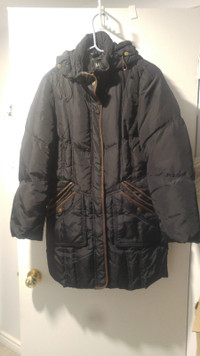 Manteau pour femme/Women's coat.  Comme neuf/Like New