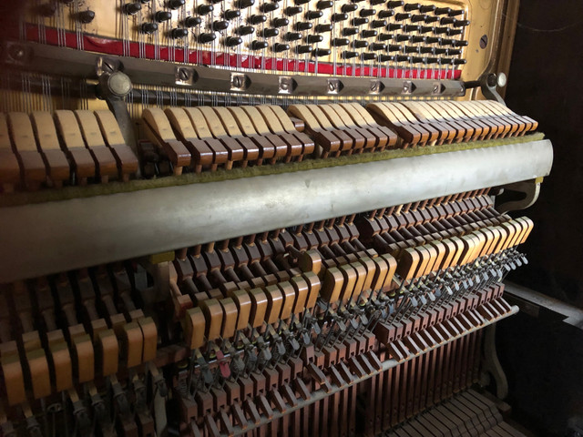 Antique piano in Pianos & Keyboards in Oakville / Halton Region - Image 4