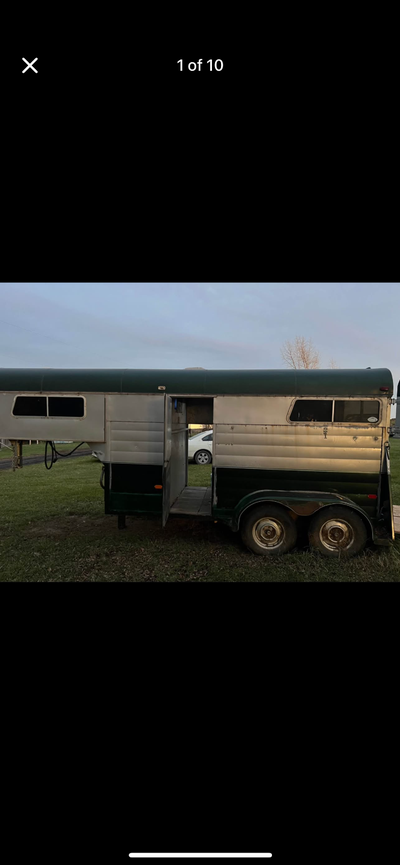 Hi I’m selling my horse 2 horse straight/slant load. Depending on what suits your needs. It is a goo...