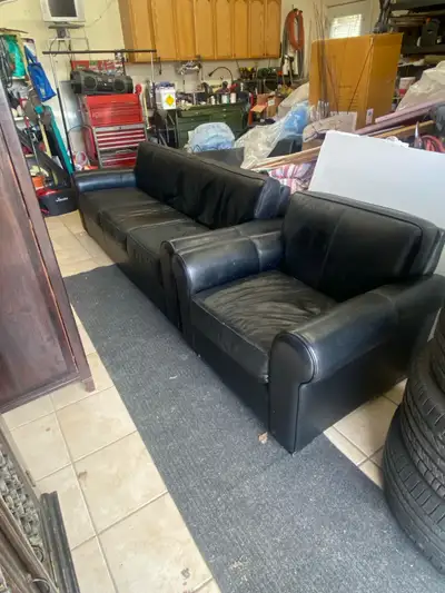 Sofa et fauteuil Roots en cuir noir, View more