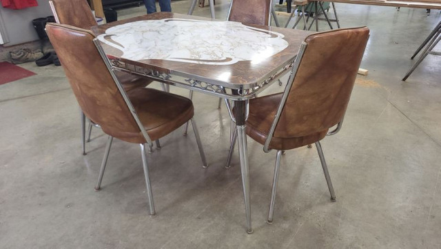 Ensemble table et chaises rétro vintage chrome arborite dans Mobilier de salle à manger et cuisine  à Lanaudière - Image 3