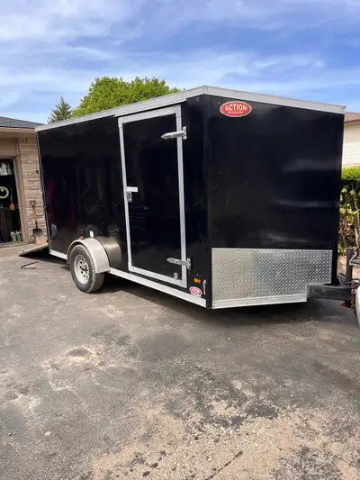 Well maintained. Very clean. Electric brakes with break away emergency brake. Serviced yearly. E-tra...