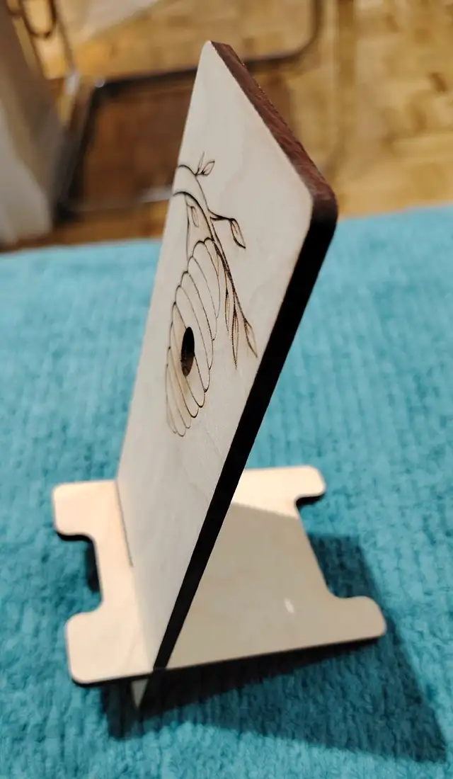 Beehive Cell Phone Stand63417635972867121