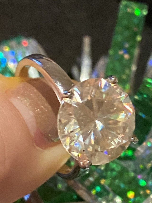 HighRefractiveIndex!GradeASize7NaturalOffWhiteMOISSANITE ring❤️ in Arts & Collectibles in City of Toronto - Image 2