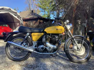 Ever want to be the Fonz and the center of attention at every stop ? This 1972 norton commando comba...
