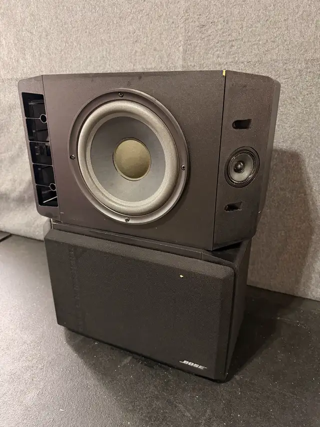 Bose 301 Series IV Bookshelf Speakers - VINTAGE!! in Speakers in Markham / York Region - Image 3