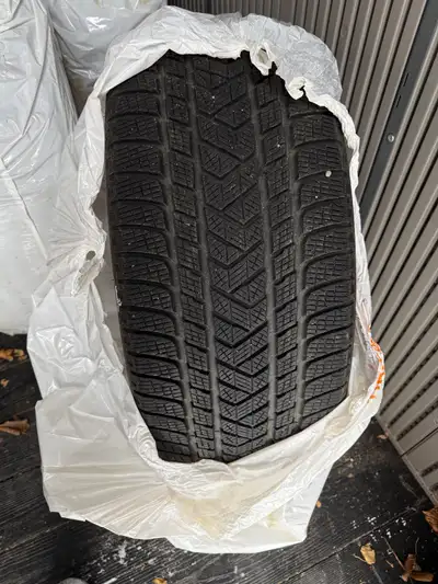 Used for only season almost new , upgraded to cayenne turbo GT that's why selling 285/45 ZR21 315/40...