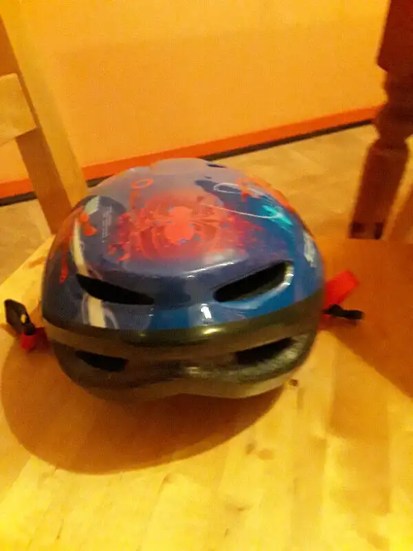 child bike helmet in Kids in Hamilton - Image 4