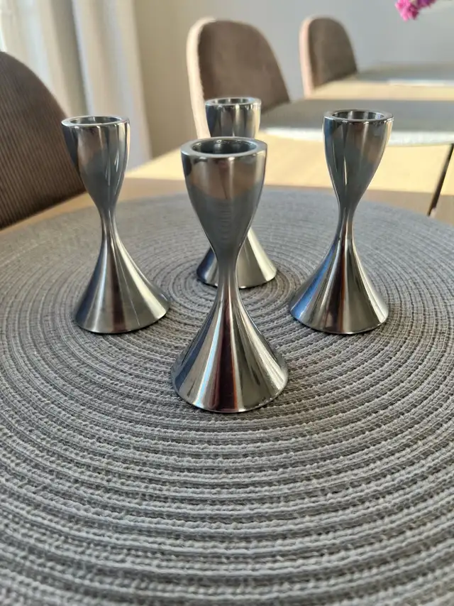 2 SETS OF CANDLE HOLDERS62864365951362121