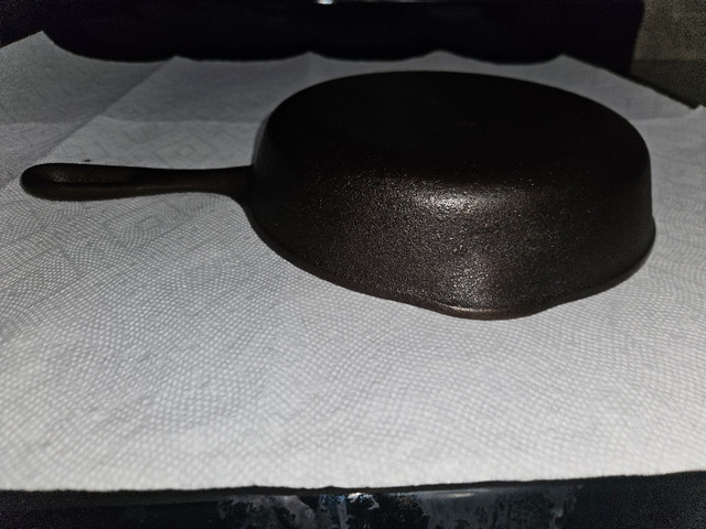 Wagner Ware Cast Iron Pan - Stylized Logo 5 in Arts & Collectibles in Belleville