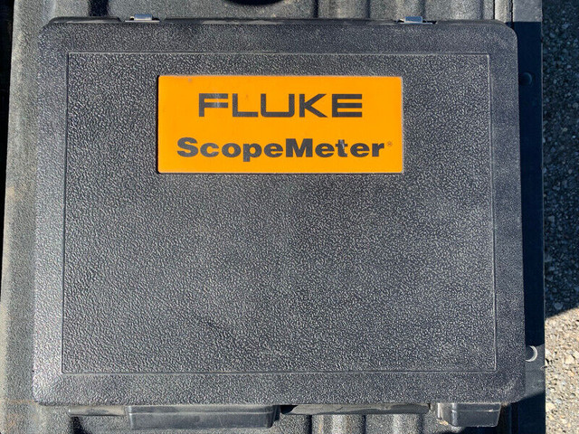 Fluke 124/003S Industrial ScopeMeter with SCC120 Kit, 40 MHz Fre in General Electronics in Calgary