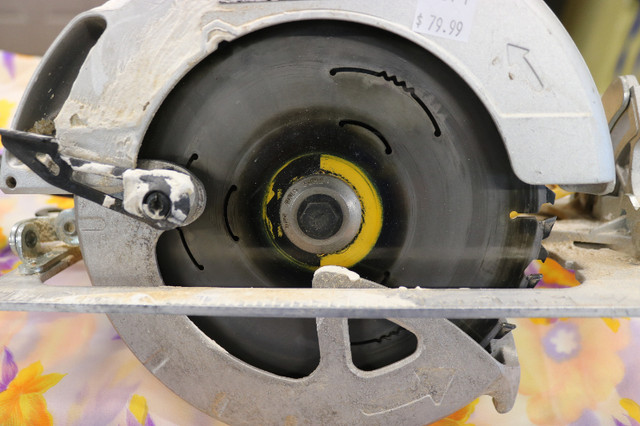 DEWALT 7-1/4-Inch Circular Saw, Corded (DWE575)(#37654-1 in Power Tools in City of Halifax - Image 2