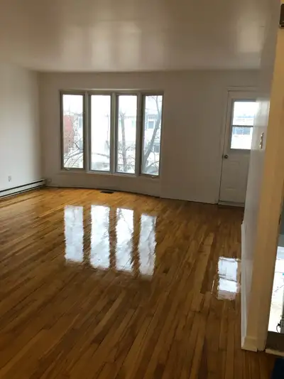Beautiful 51/2 apartment in the quiet neighborhood of LaSalle, close to the school, daycare, shoppin...