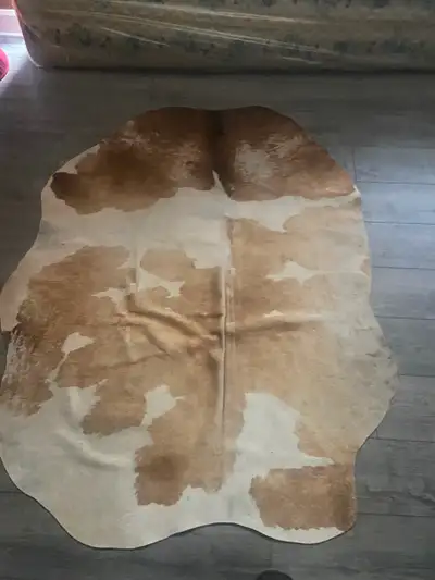 Peau de vache/ Cowhide - vrai/real.  64” x 48”, View more