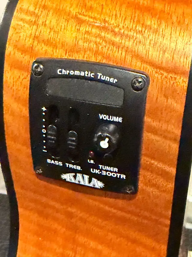 Kala KA-CEM Exotic Mahogany Concert Ukulele with EQ in Guitars in City of Montréal - Image 8