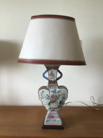 Très belle lampe H 29 1/2 po Largeur de l’abat-jour 18 po