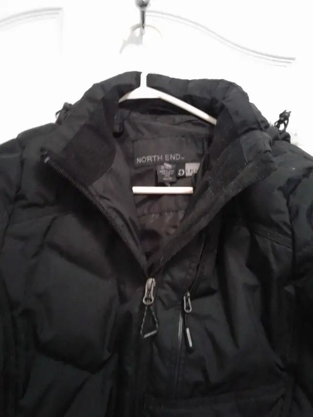 women winter jacket size small in Women's - Tops & Outerwear in Calgary - Image 3