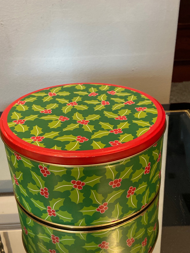 Brand New Round  Metallic Christmas Tin with Lid in Other in Mississauga / Peel Region