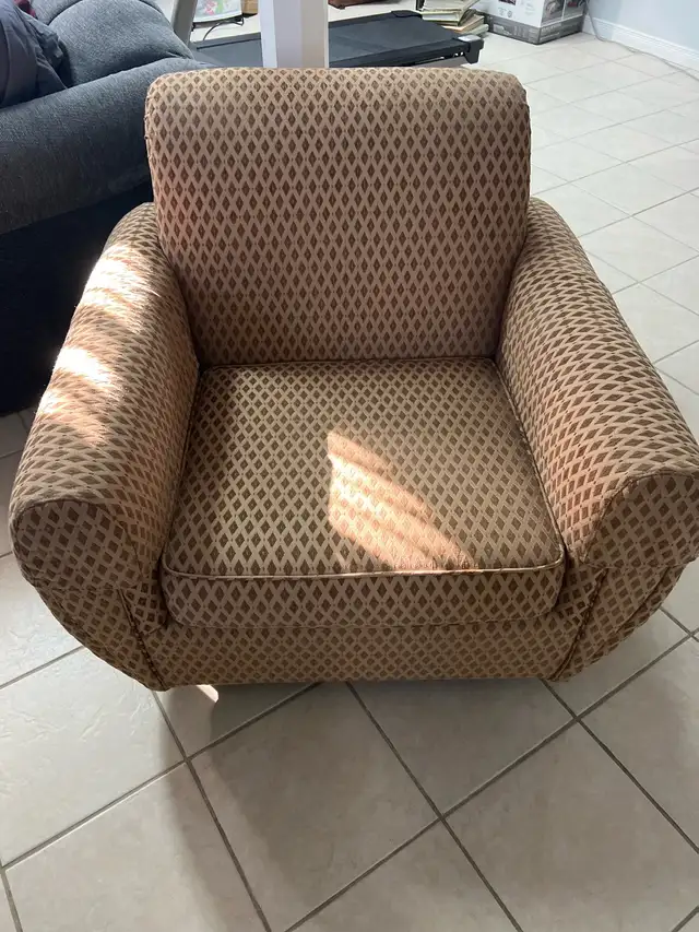 Sofa and Armchair Set in Couches & Futons in Markham / York Region - Image 3