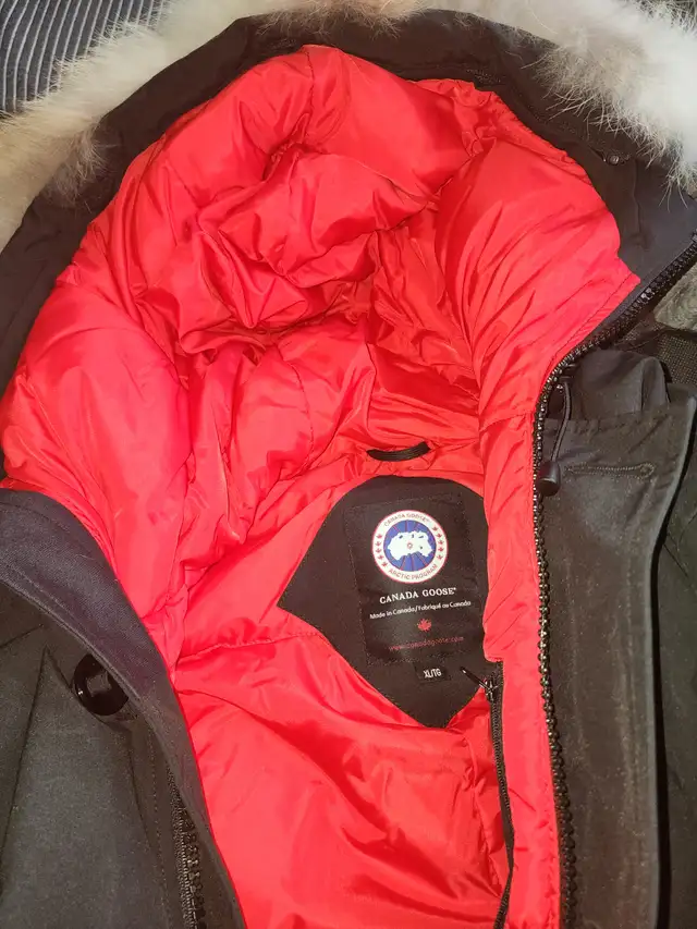 Canada Goose Parka Jacket XL 'Toronto Raptors' Edition in Men's in City of Toronto - Image 6
