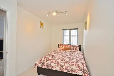 Need Room Urgently? - Ready to Start Furnished Room-Near Transit