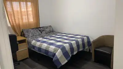 Disponible tout de suite pour Homme seulement A 10 minutes de marche à pied du CEGEP André-Laurendea...