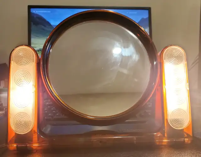 Vintage 1978 GE The Looking Glass Lighted Vanity Mirror in Toys & Games in Oakville / Halton Region - Image 4