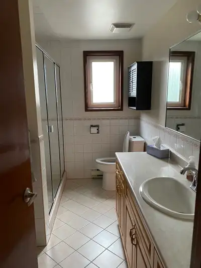 2 bedroom 1 bath furnished unit in a multiplex building for working professionals.