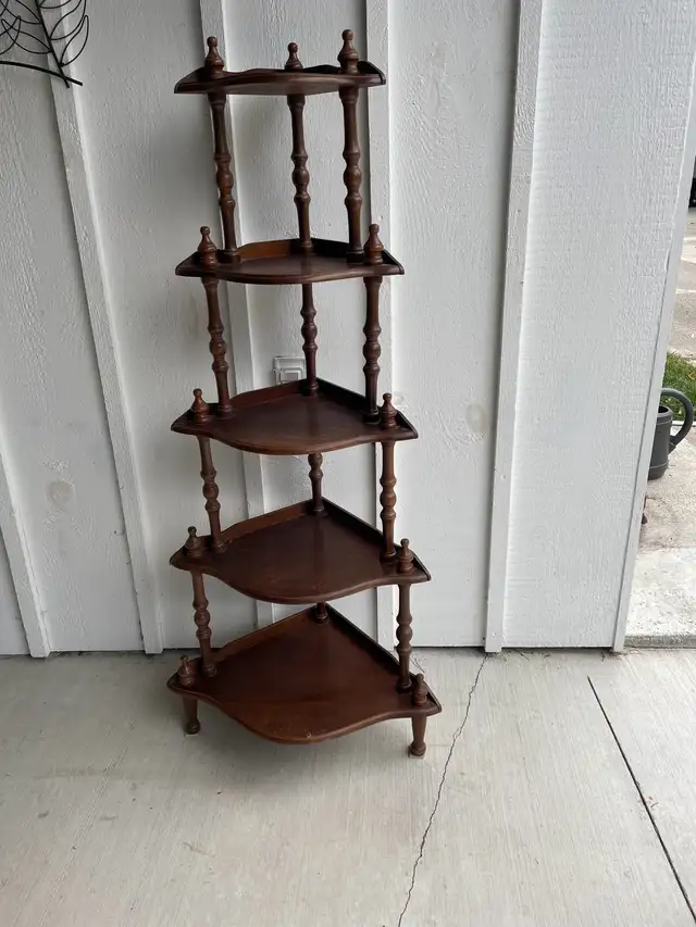 wooden corner with 5 shelves  in Bookcases & Shelving Units in Barrie - Image 3